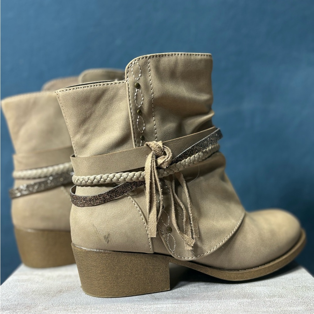 Stylish Tan Ankle Boots for Girls